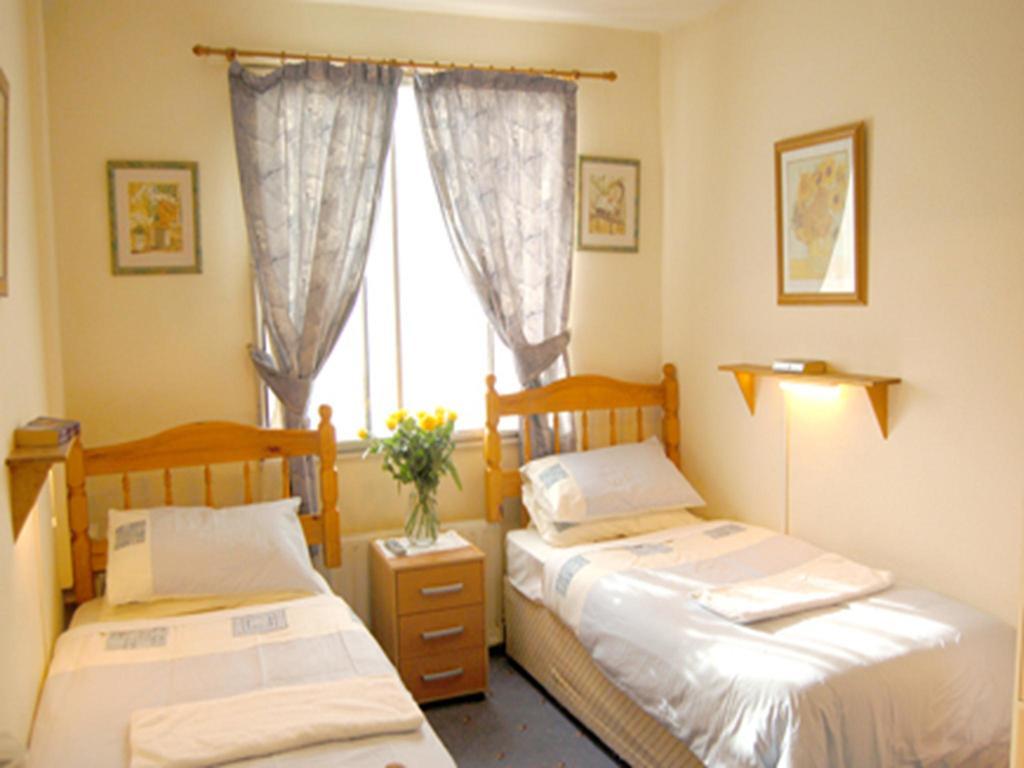 Broadway Lodge Bed And Breakfast Surbiton Phòng bức ảnh