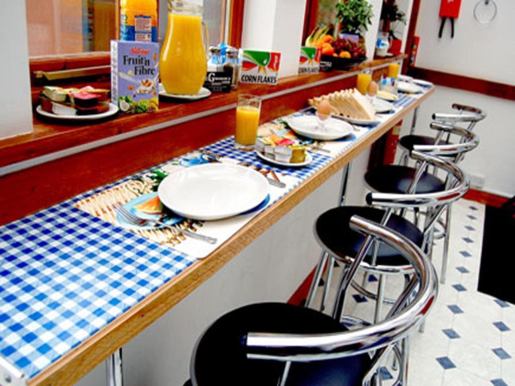 Broadway Lodge Bed And Breakfast Surbiton Ngoại thất bức ảnh
